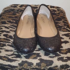 Guess flats